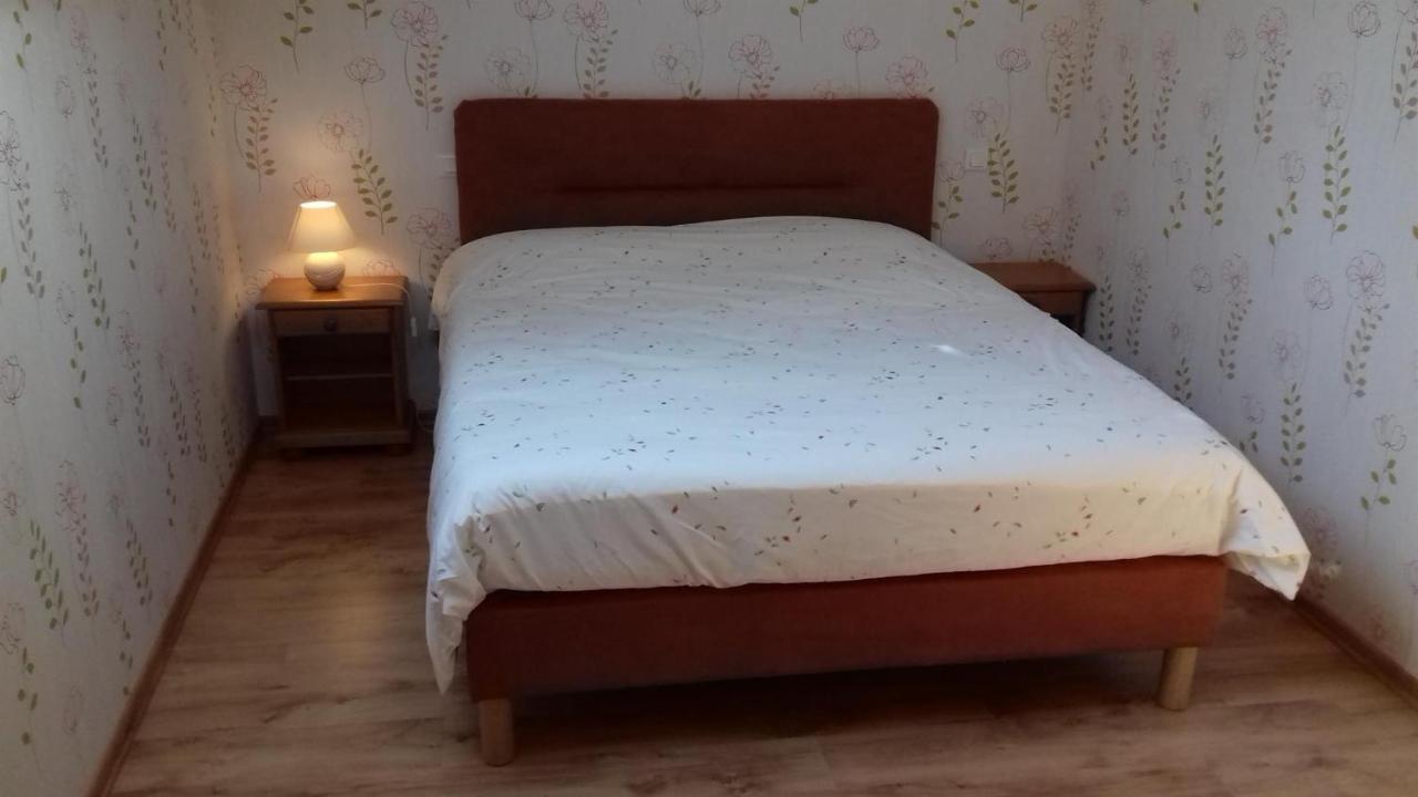 Ferme Du Pigeonnier Bed & Breakfast Montceau-et-Echarnant Екстериор снимка