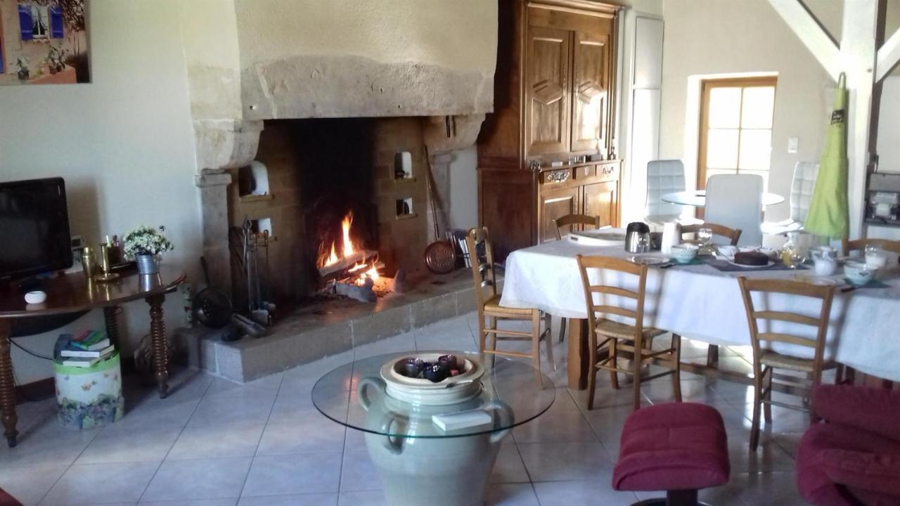 Ferme Du Pigeonnier Bed & Breakfast Montceau-et-Echarnant Екстериор снимка